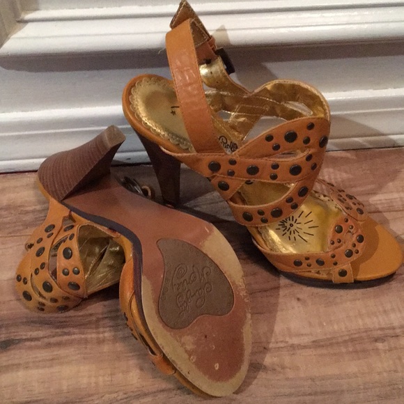 Naughty Monkey heels. 8.5. Tan with rivets. - Picture 2 of 2